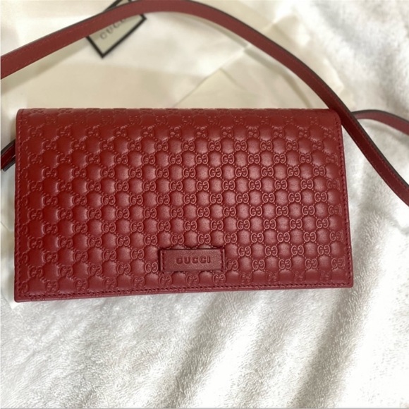 Gucci Wallet Crossbody
MicroGuccissima Red
Verified Authentic
Condition: Used - Picture 1 of 4